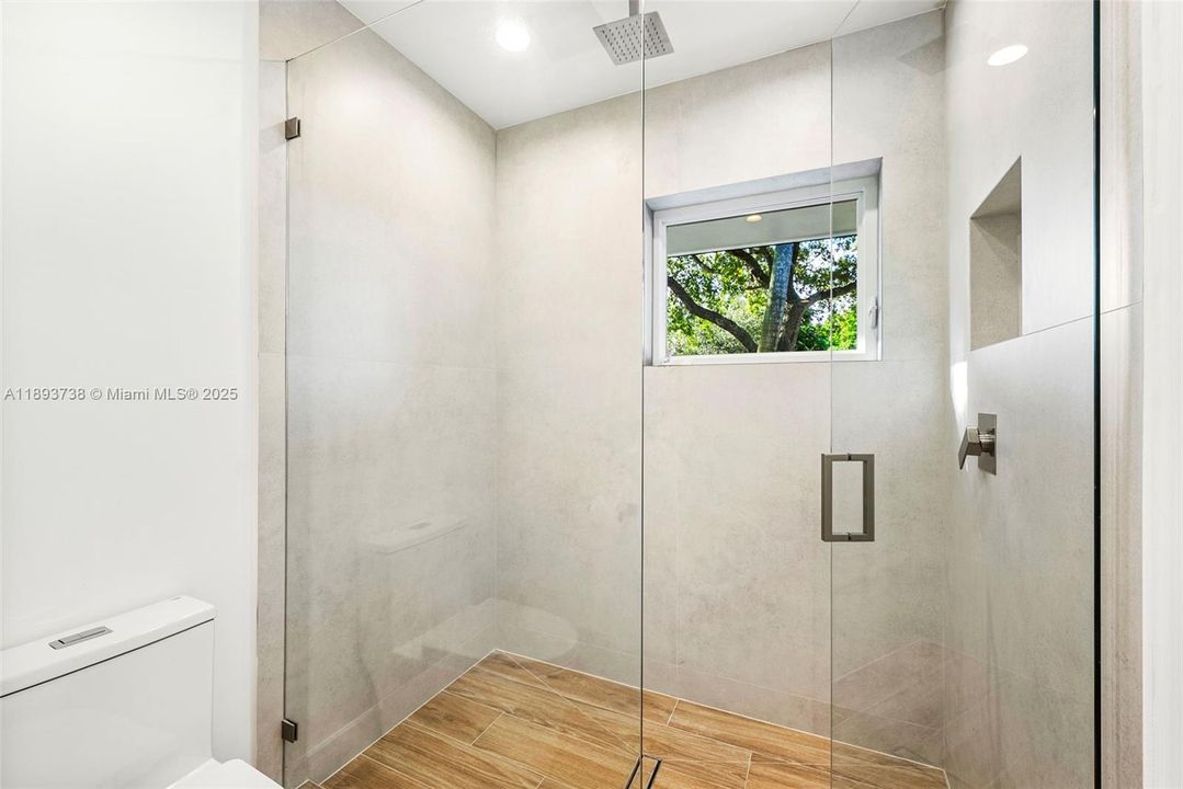 На продажу: $2,600,000 (5 спален, 4 ванн, 2127 Квадратных фут)