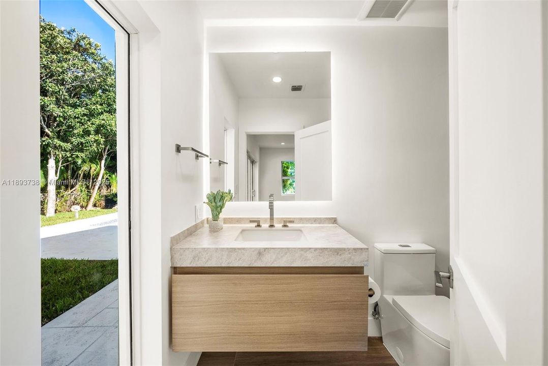 На продажу: $2,600,000 (5 спален, 4 ванн, 2127 Квадратных фут)