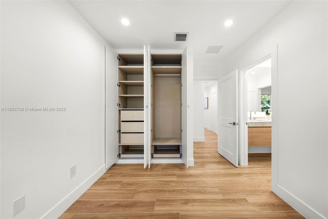 На продажу: $2,600,000 (5 спален, 4 ванн, 2127 Квадратных фут)