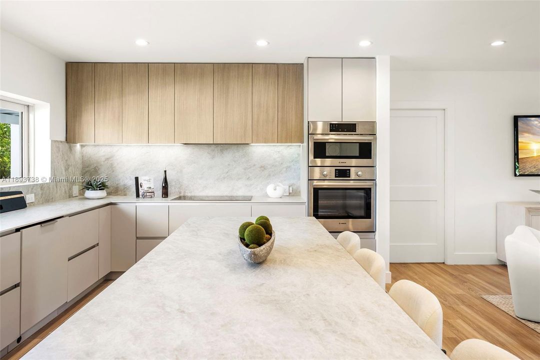 На продажу: $2,600,000 (5 спален, 4 ванн, 2127 Квадратных фут)