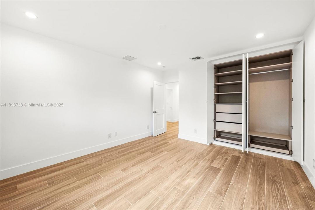 На продажу: $2,600,000 (5 спален, 4 ванн, 2127 Квадратных фут)