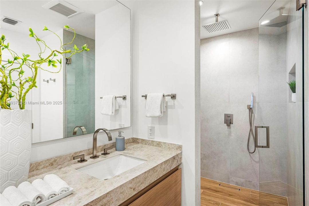 На продажу: $2,600,000 (5 спален, 4 ванн, 2127 Квадратных фут)