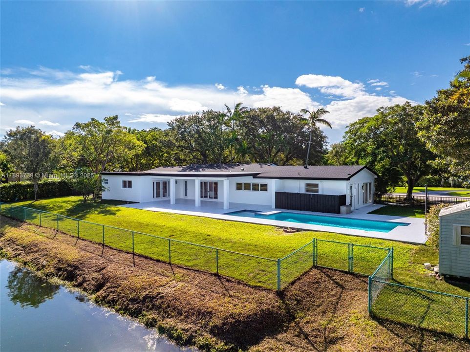 На продажу: $2,600,000 (5 спален, 4 ванн, 2127 Квадратных фут)