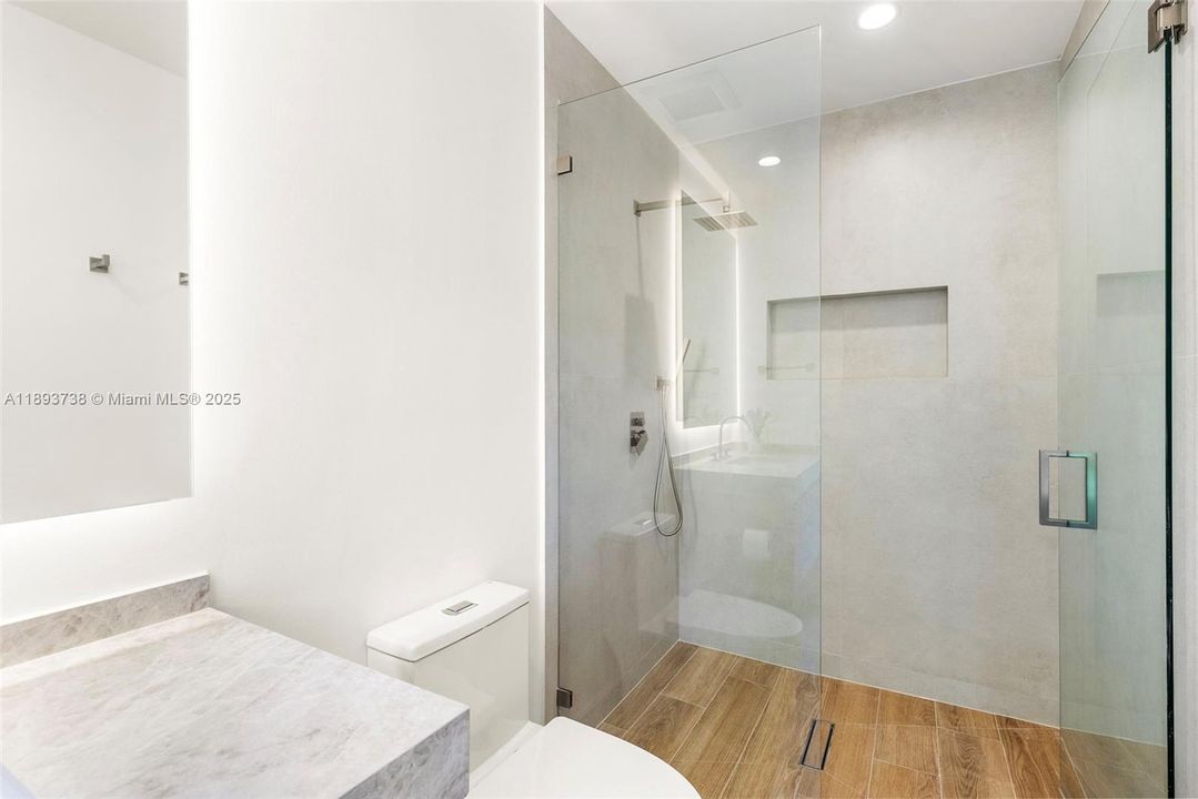 На продажу: $2,600,000 (5 спален, 4 ванн, 2127 Квадратных фут)