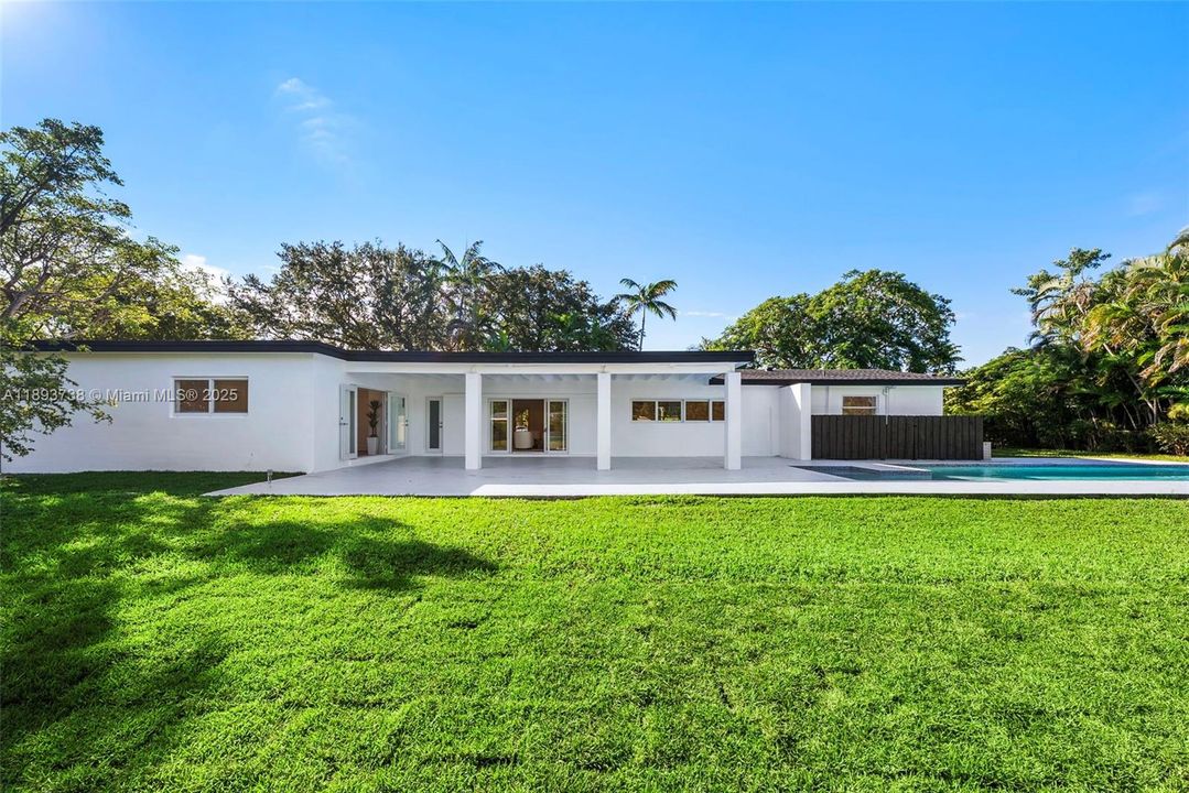 На продажу: $2,600,000 (5 спален, 4 ванн, 2127 Квадратных фут)