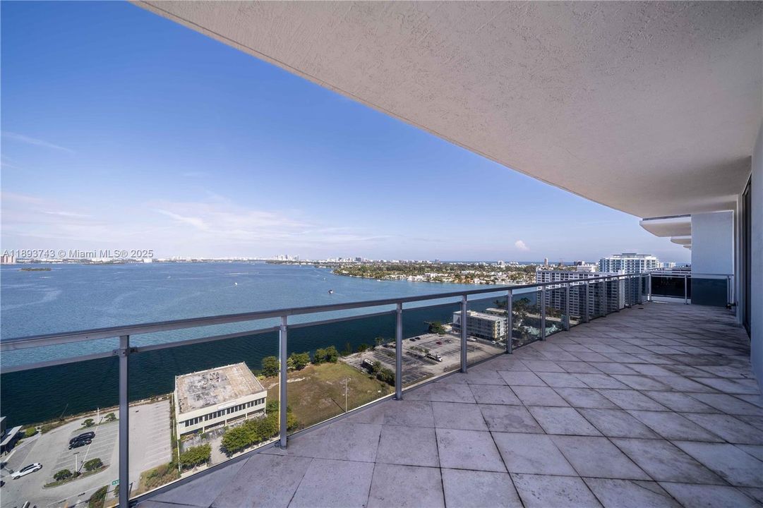 合同活跃: $4,950 (2 贝兹, 2 浴室, 1753 平方英尺)