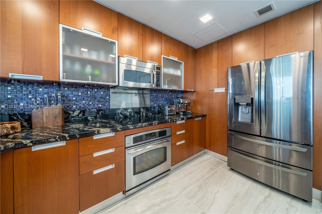 合同活跃: $4,950 (2 贝兹, 2 浴室, 1753 平方英尺)