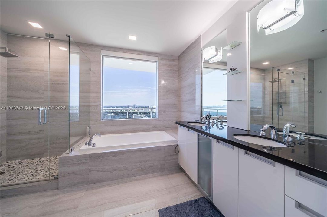 Master bedroom Bathroom