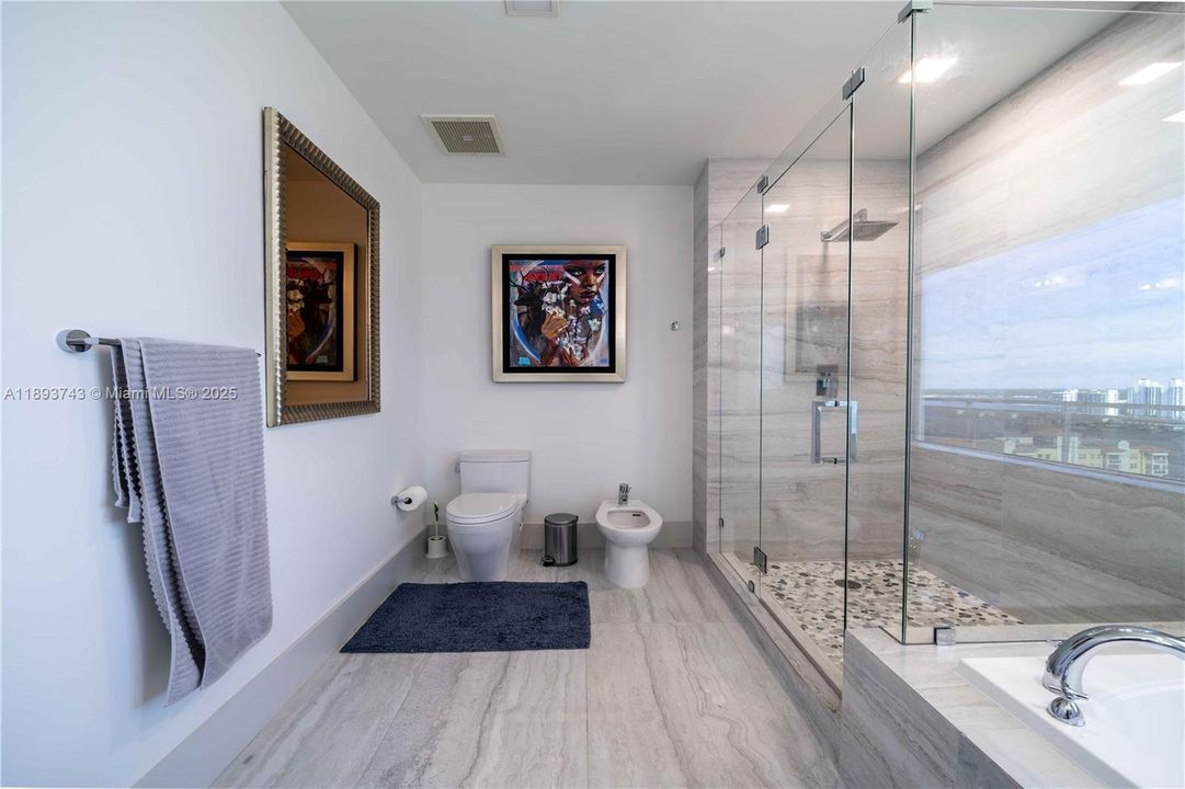 master bedroom bathroom