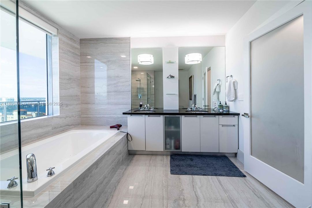 master bedroom bathroom