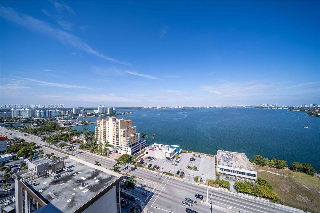 合同活跃: $4,950 (2 贝兹, 2 浴室, 1753 平方英尺)