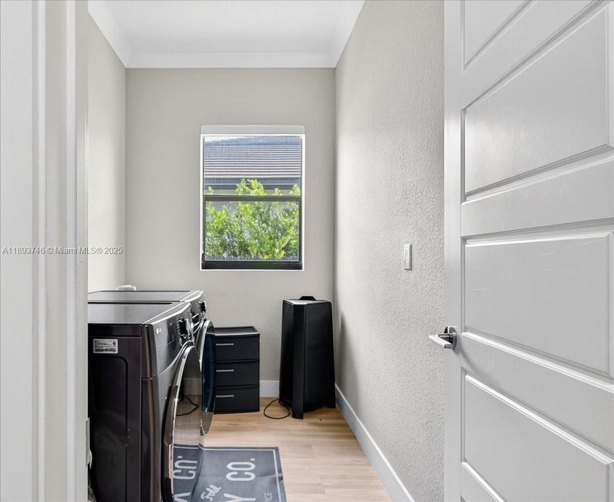 For Sale: $1,495,000 (4 beds, 3 baths, 2556 Square Feet)