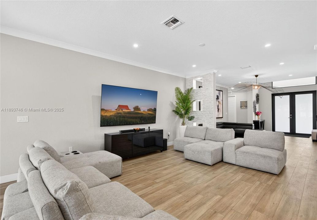 For Sale: $1,495,000 (4 beds, 3 baths, 2556 Square Feet)