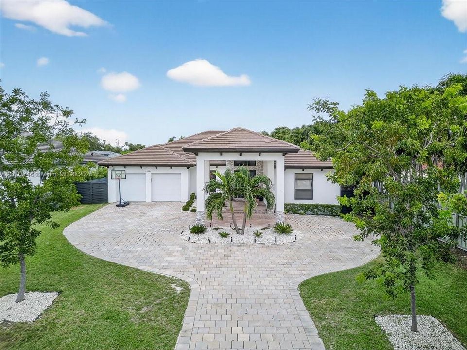 For Sale: $1,495,000 (4 beds, 3 baths, 2556 Square Feet)