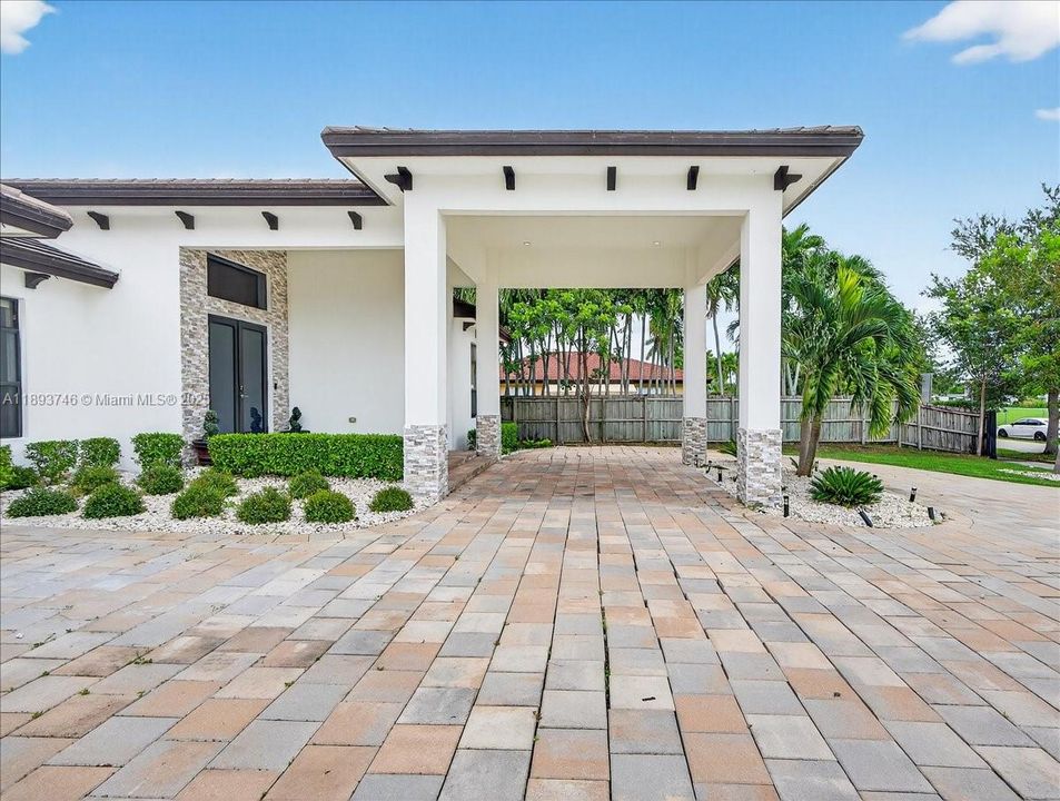 For Sale: $1,495,000 (4 beds, 3 baths, 2556 Square Feet)