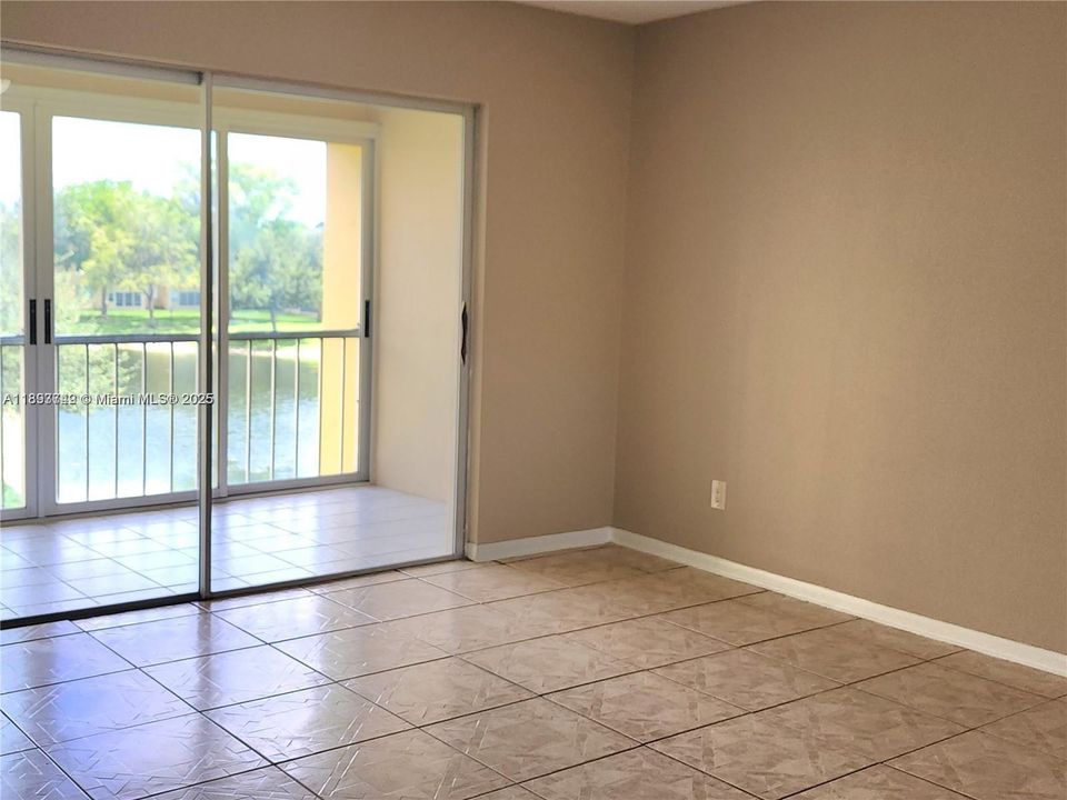 Под контрактом: $1,375 (1 спален, 1 ванн, 660 Квадратных фут)