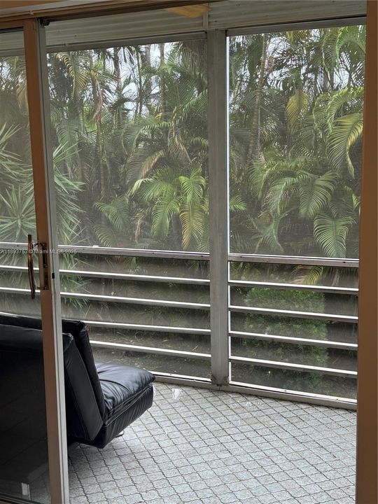 待售: $152,000 (1 贝兹, 1 浴室, 785 平方英尺)