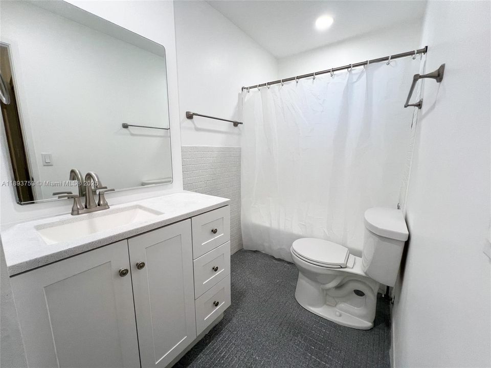 待售: $152,000 (1 贝兹, 1 浴室, 785 平方英尺)