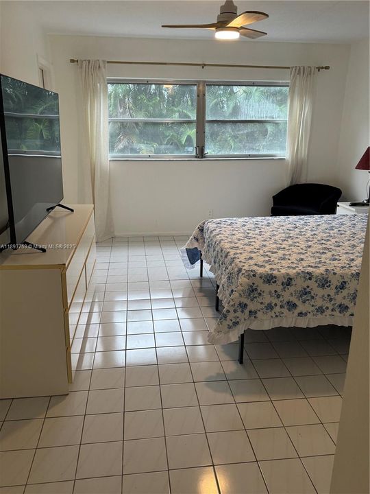 待售: $152,000 (1 贝兹, 1 浴室, 785 平方英尺)