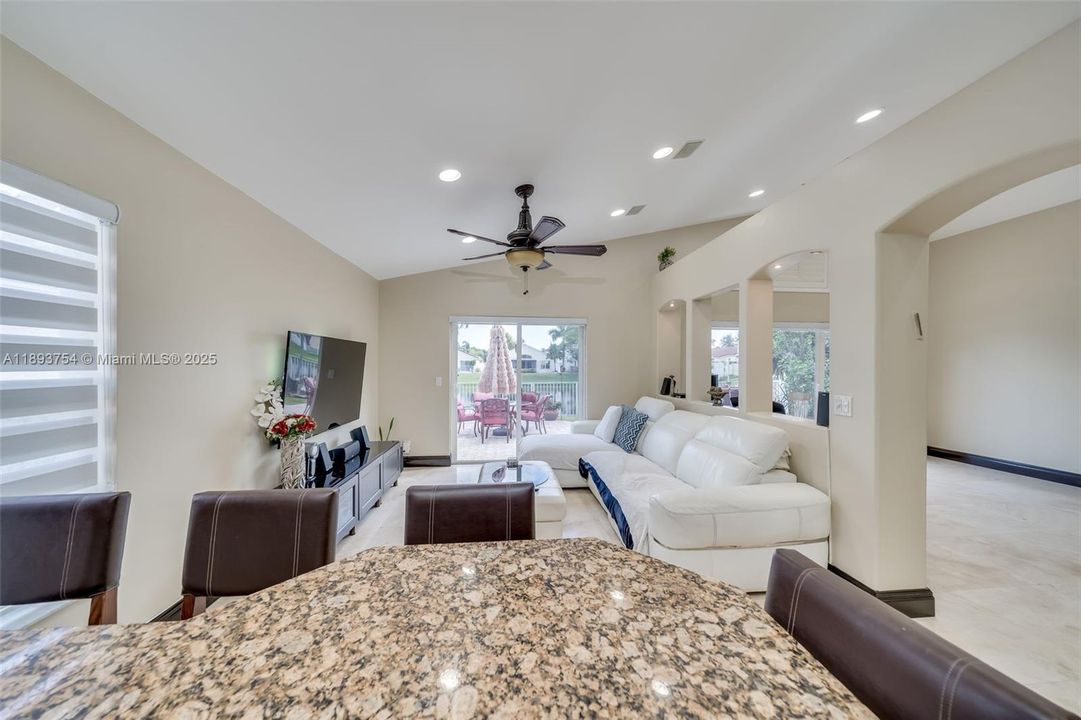 待售: $1,025,000 (3 贝兹, 2 浴室, 1648 平方英尺)