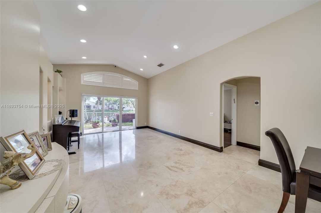 待售: $1,025,000 (3 贝兹, 2 浴室, 1648 平方英尺)