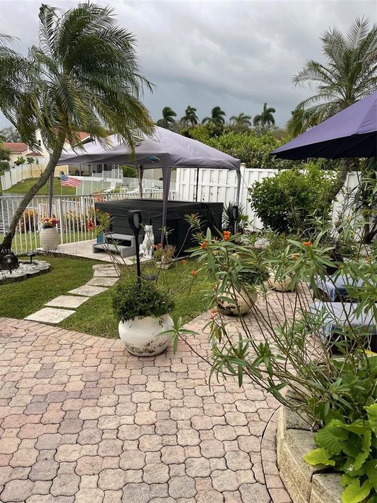 待售: $1,025,000 (3 贝兹, 2 浴室, 1648 平方英尺)