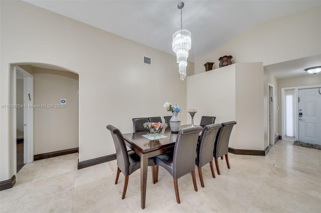 待售: $1,025,000 (3 贝兹, 2 浴室, 1648 平方英尺)