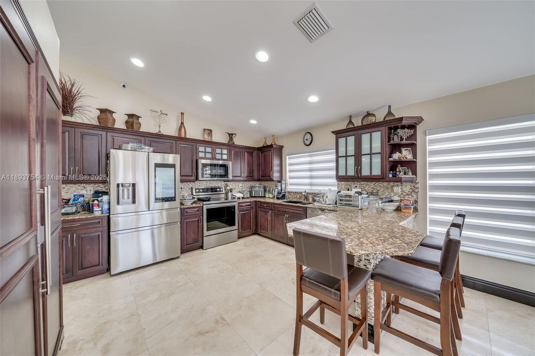 待售: $1,025,000 (3 贝兹, 2 浴室, 1648 平方英尺)