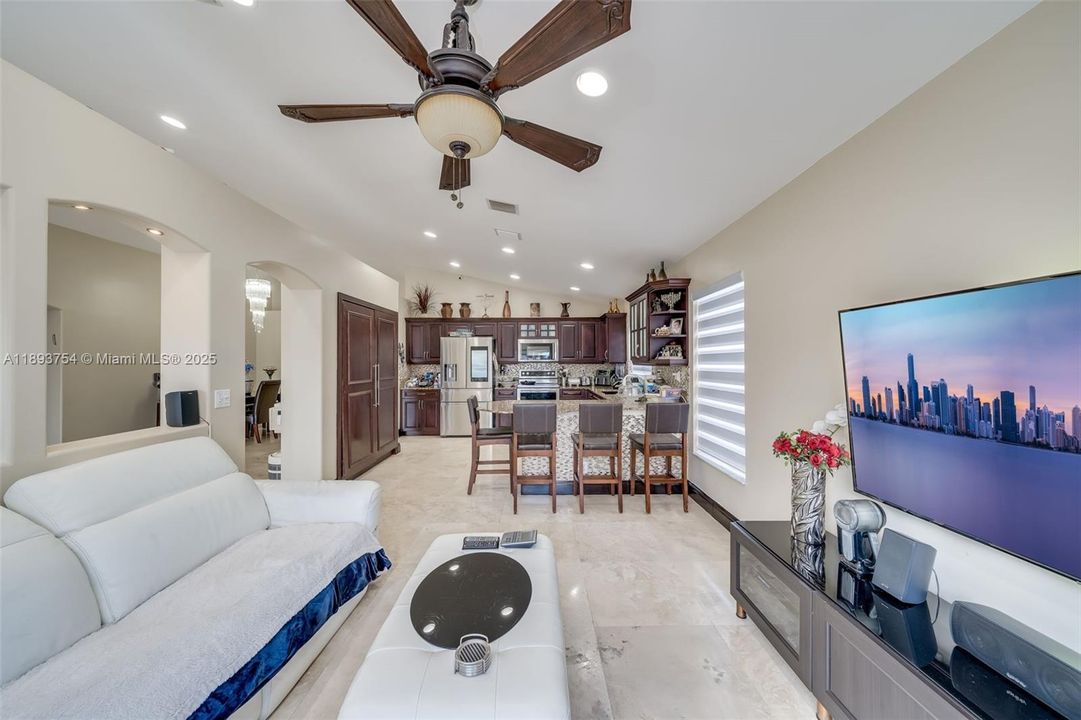 待售: $1,025,000 (3 贝兹, 2 浴室, 1648 平方英尺)