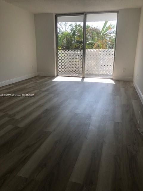 Recently Rented: $1,498 (1 beds, 1 baths, 826 Square Feet)