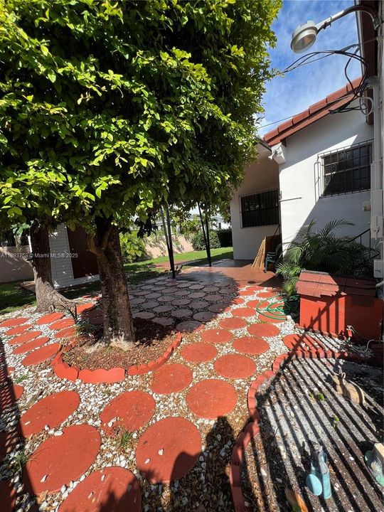 Recientemente alquilado: $3,500 (3 camas, 2 baños, 1276 Pies cuadrados)