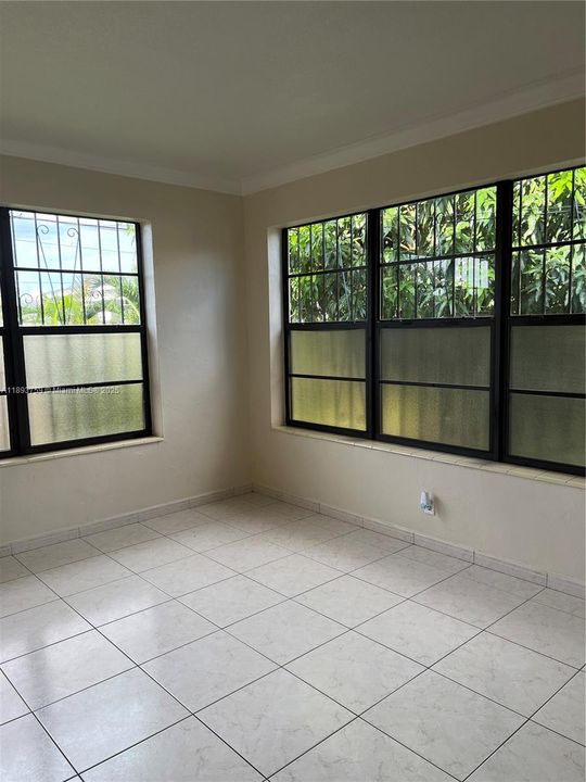 Recientemente alquilado: $3,500 (3 camas, 2 baños, 1276 Pies cuadrados)