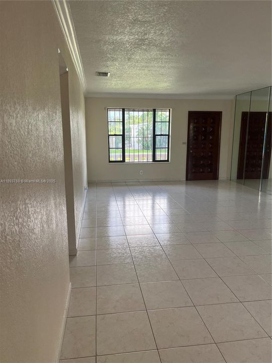 Recientemente alquilado: $3,500 (3 camas, 2 baños, 1276 Pies cuadrados)