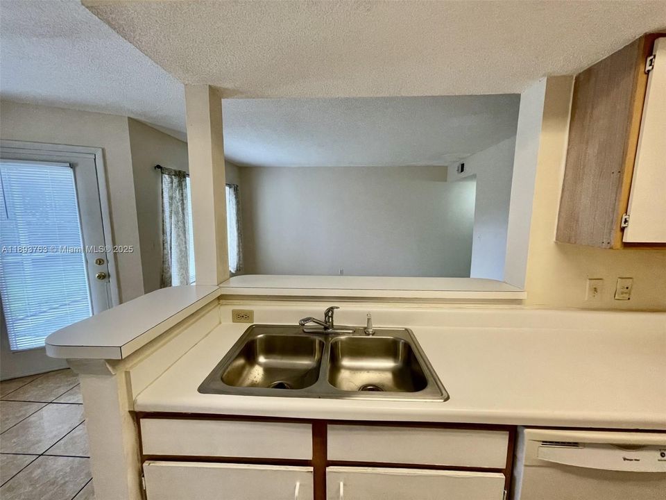 最近租的: $1,650 (1 贝兹, 1 浴室, 791 平方英尺)