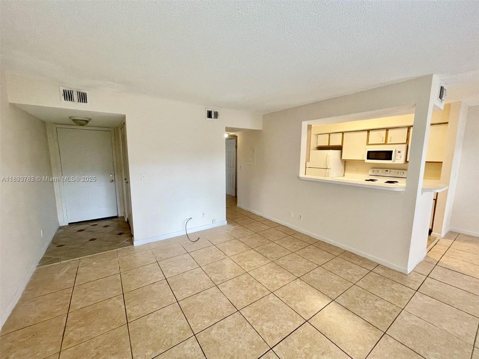 最近租的: $1,650 (1 贝兹, 1 浴室, 791 平方英尺)