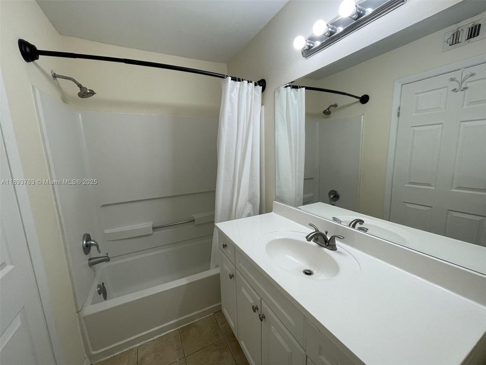 最近租的: $1,650 (1 贝兹, 1 浴室, 791 平方英尺)