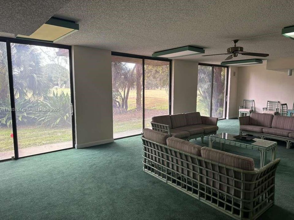 For Sale: $113,900 (1 beds, 1 baths, 833 Square Feet)