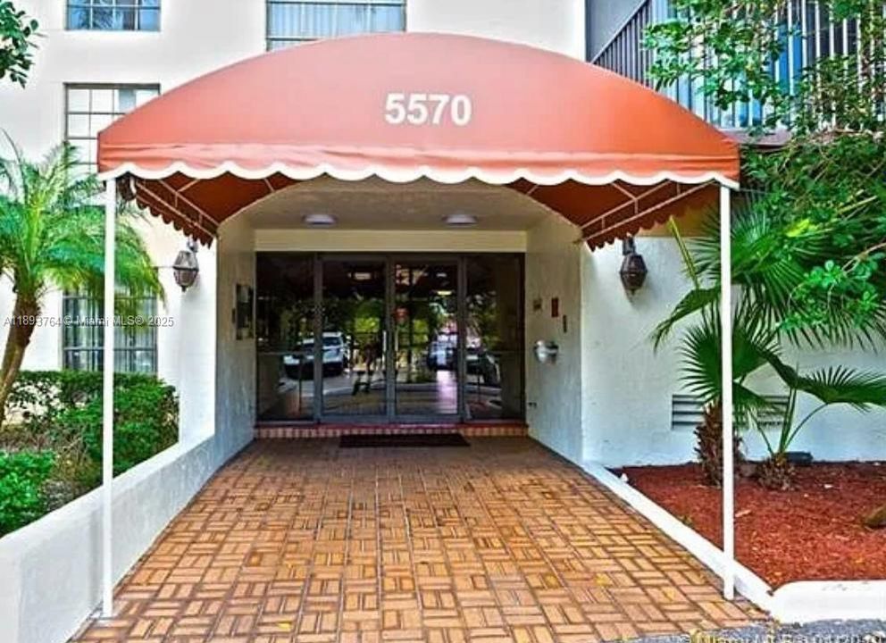 For Sale: $113,900 (1 beds, 1 baths, 833 Square Feet)
