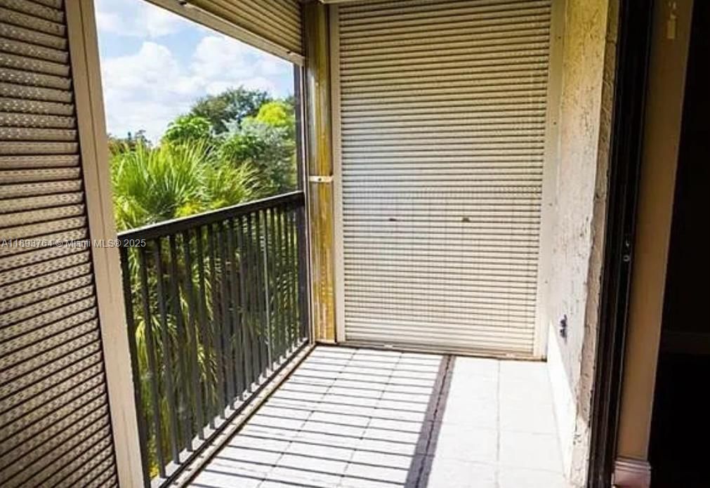 For Sale: $113,900 (1 beds, 1 baths, 833 Square Feet)