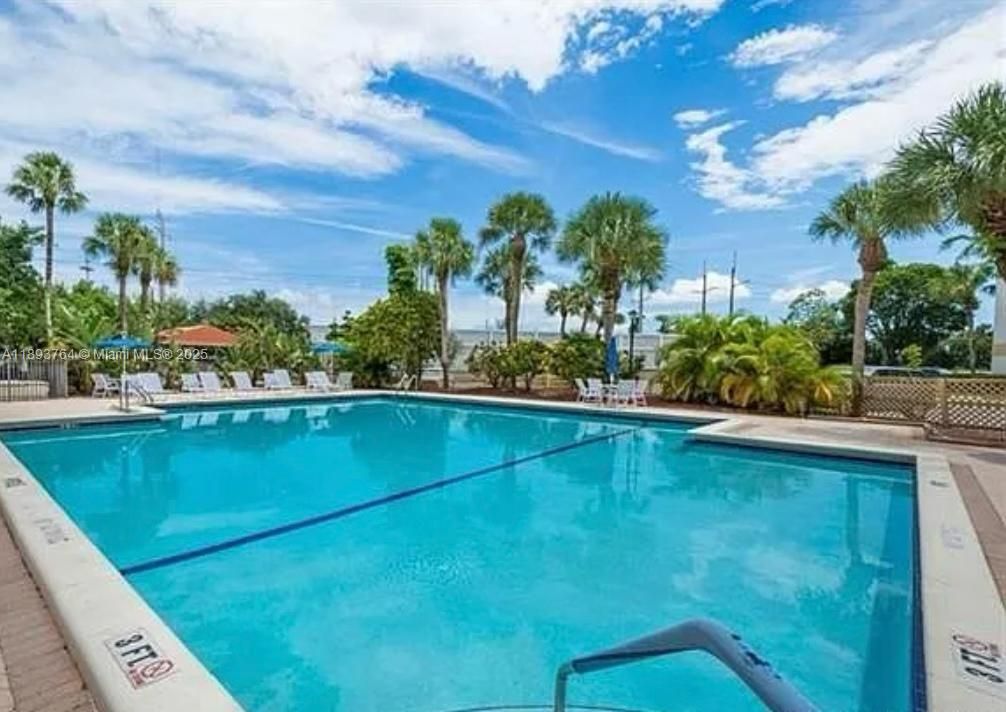 For Sale: $113,900 (1 beds, 1 baths, 833 Square Feet)