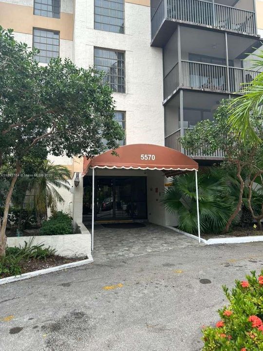For Sale: $113,900 (1 beds, 1 baths, 833 Square Feet)