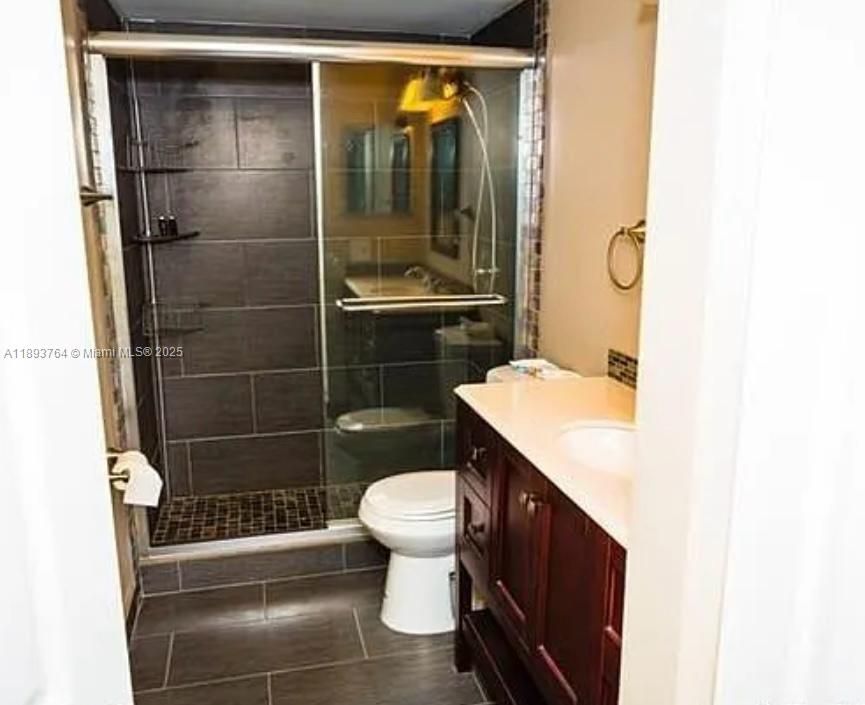 For Sale: $113,900 (1 beds, 1 baths, 833 Square Feet)