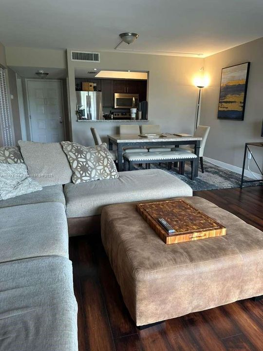 For Sale: $113,900 (1 beds, 1 baths, 833 Square Feet)