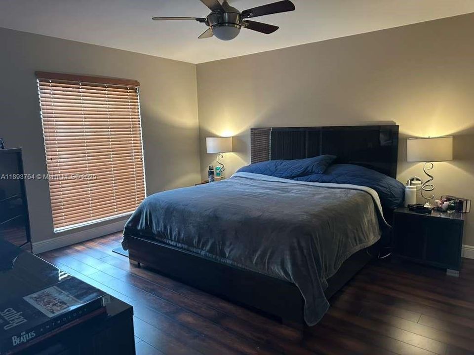 For Sale: $113,900 (1 beds, 1 baths, 833 Square Feet)