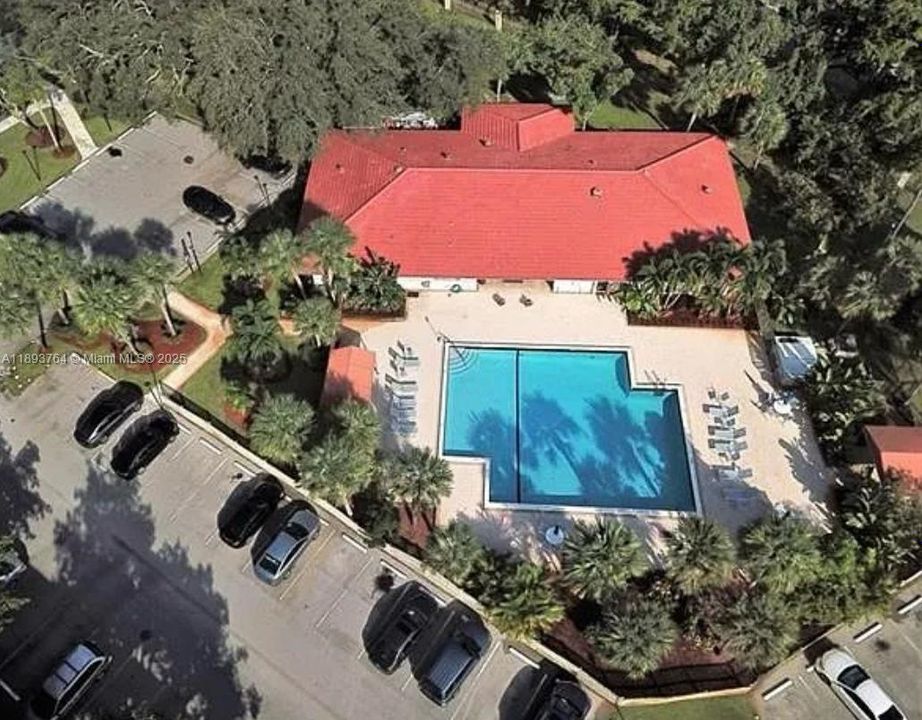 For Sale: $113,900 (1 beds, 1 baths, 833 Square Feet)