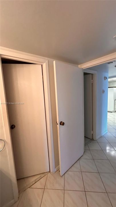 合同活跃: $1,950 (1 贝兹, 1 浴室, 991 平方英尺)