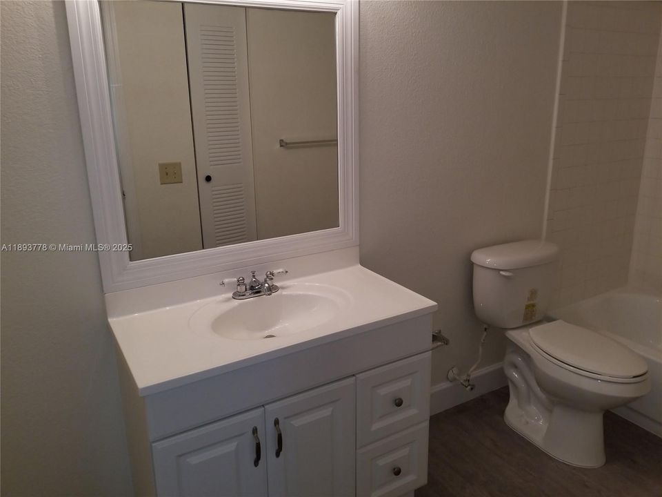 待售: $205,000 (1 贝兹, 1 浴室, 743 平方英尺)