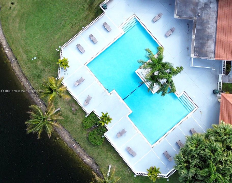 待售: $205,000 (1 贝兹, 1 浴室, 743 平方英尺)