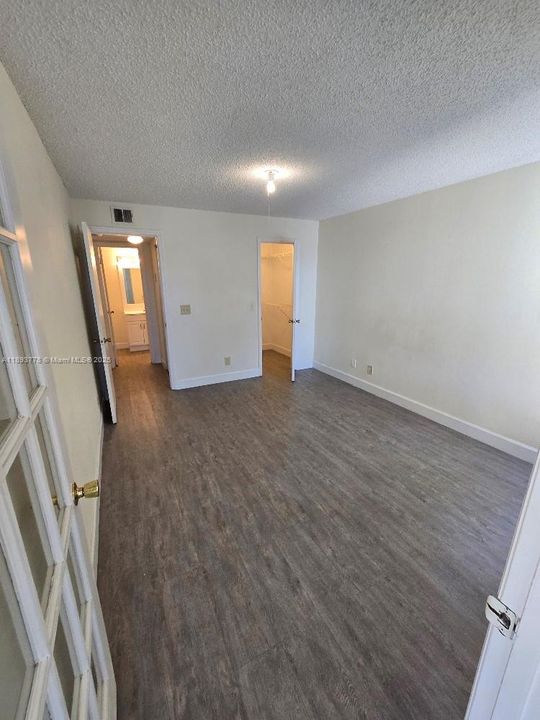 待售: $205,000 (1 贝兹, 1 浴室, 743 平方英尺)