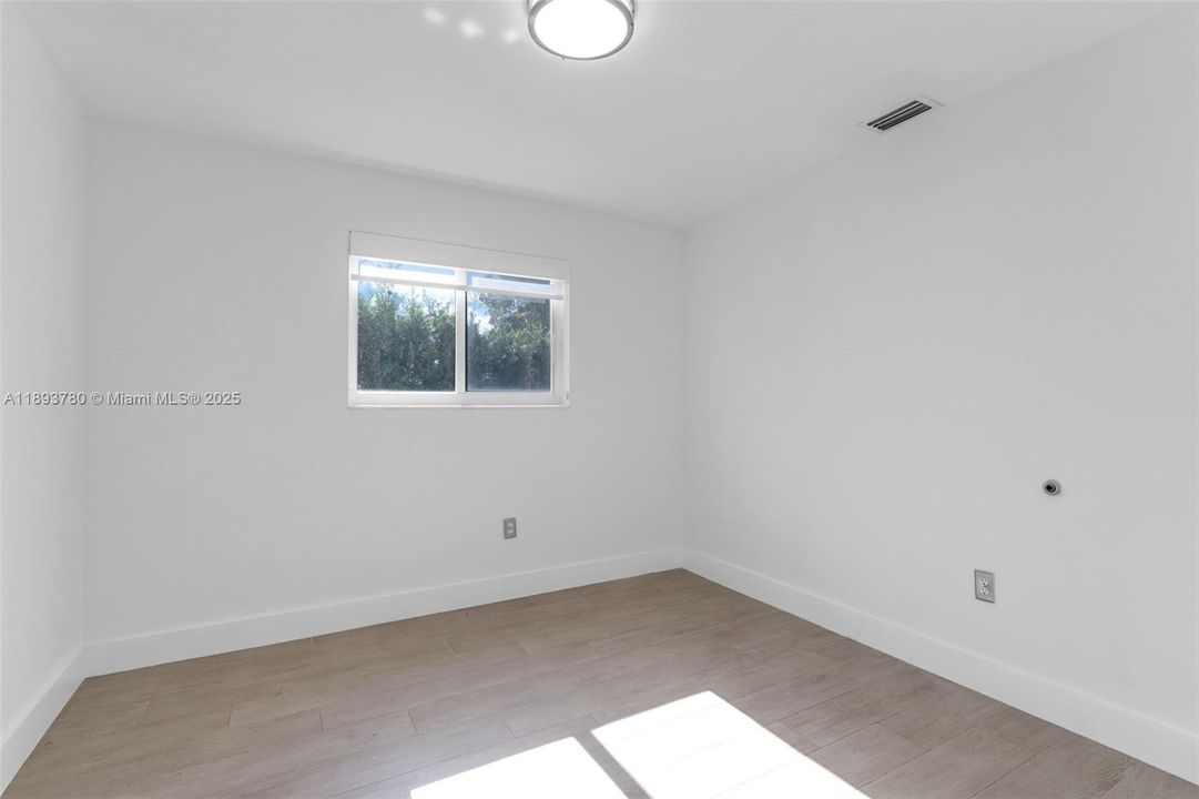 Active With Contract: $4,500 (3 beds, 2 baths, 1488 Square Feet)